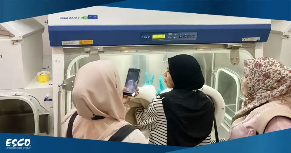 Numerous delegates had the opportunity to experience the HPI firsthand, as our specialist provided hands-on demonstrations and explained its operating principles.