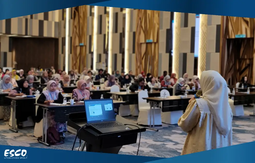 The audience at the seminar at the hotel