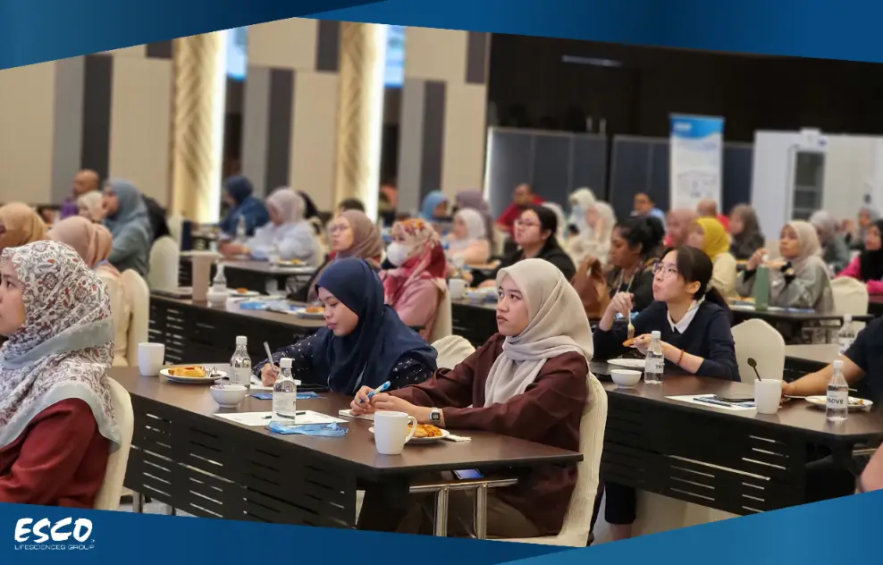 The audience at the seminar at the hotel