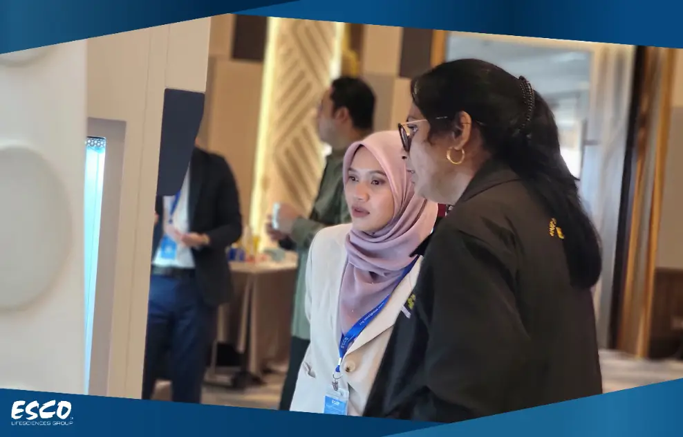Esco Malaysia’s employee talking with an audience about Esco products